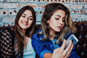 Read more about the article Are Selfies Making Your Nose Look Bad?