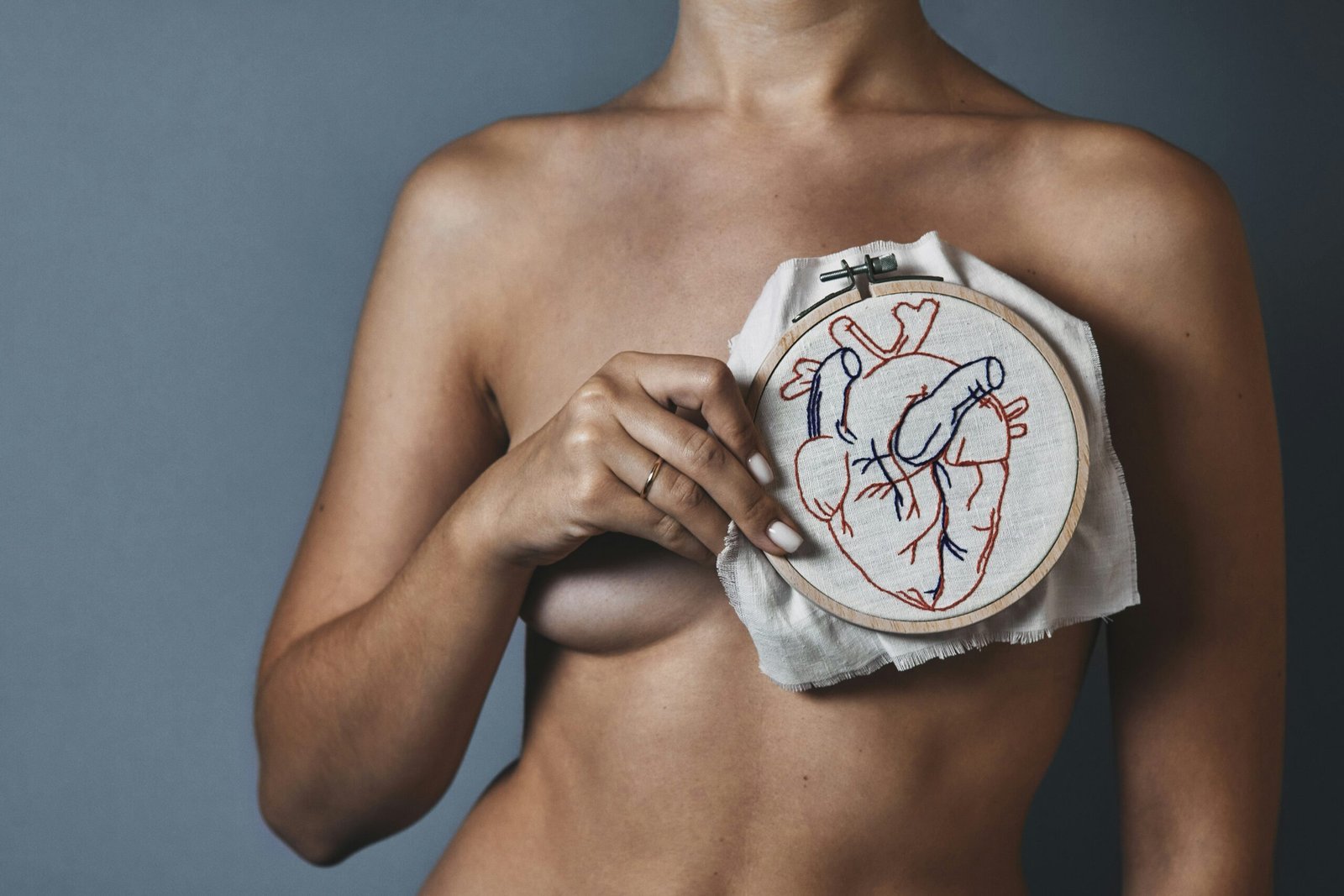 You are currently viewing Enhancing Your Bust: The Benefits of Breast Implants